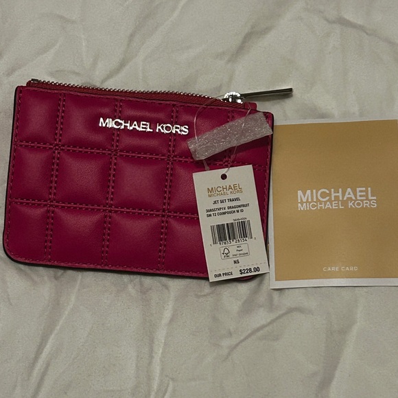 Michael Kors pink Quilted Wristlet - Picture 1 of 3